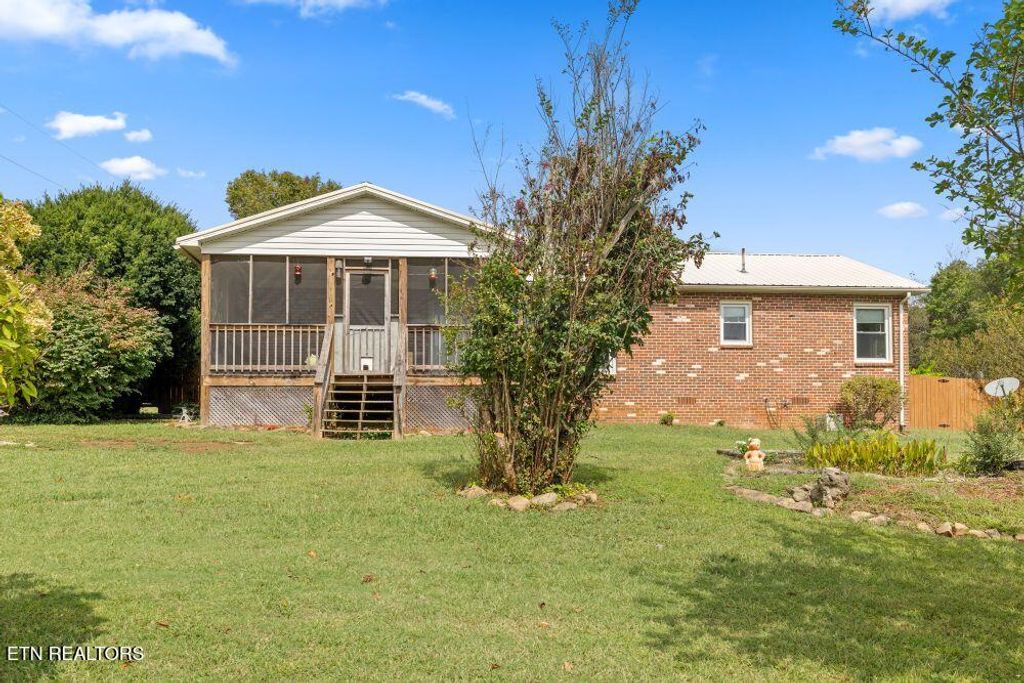 Photo of 112 Charles Place, Harriman, TN 37748 (MLS # 1316381)