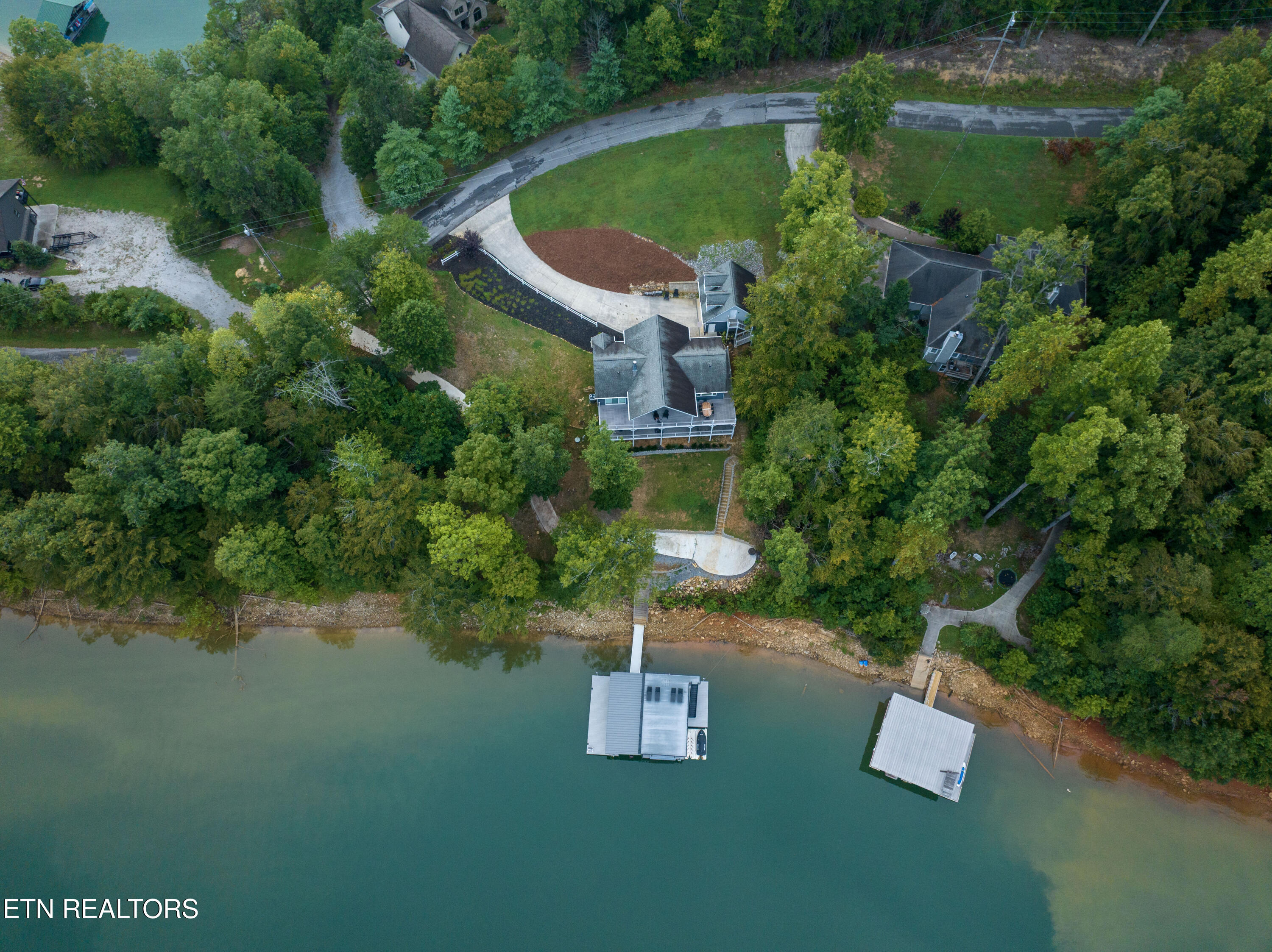 1401 Lakeview Drive