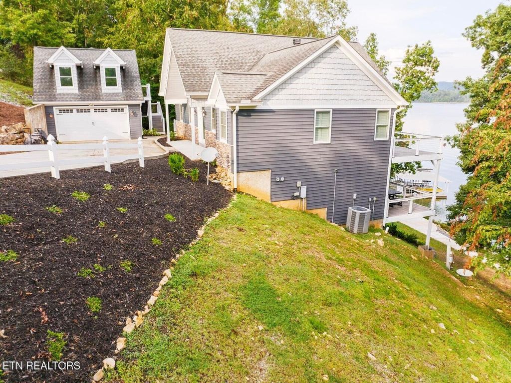 Photo of 1401 Lakeview Drive, Sharps Chapel, TN 37866 (MLS # 1312226)