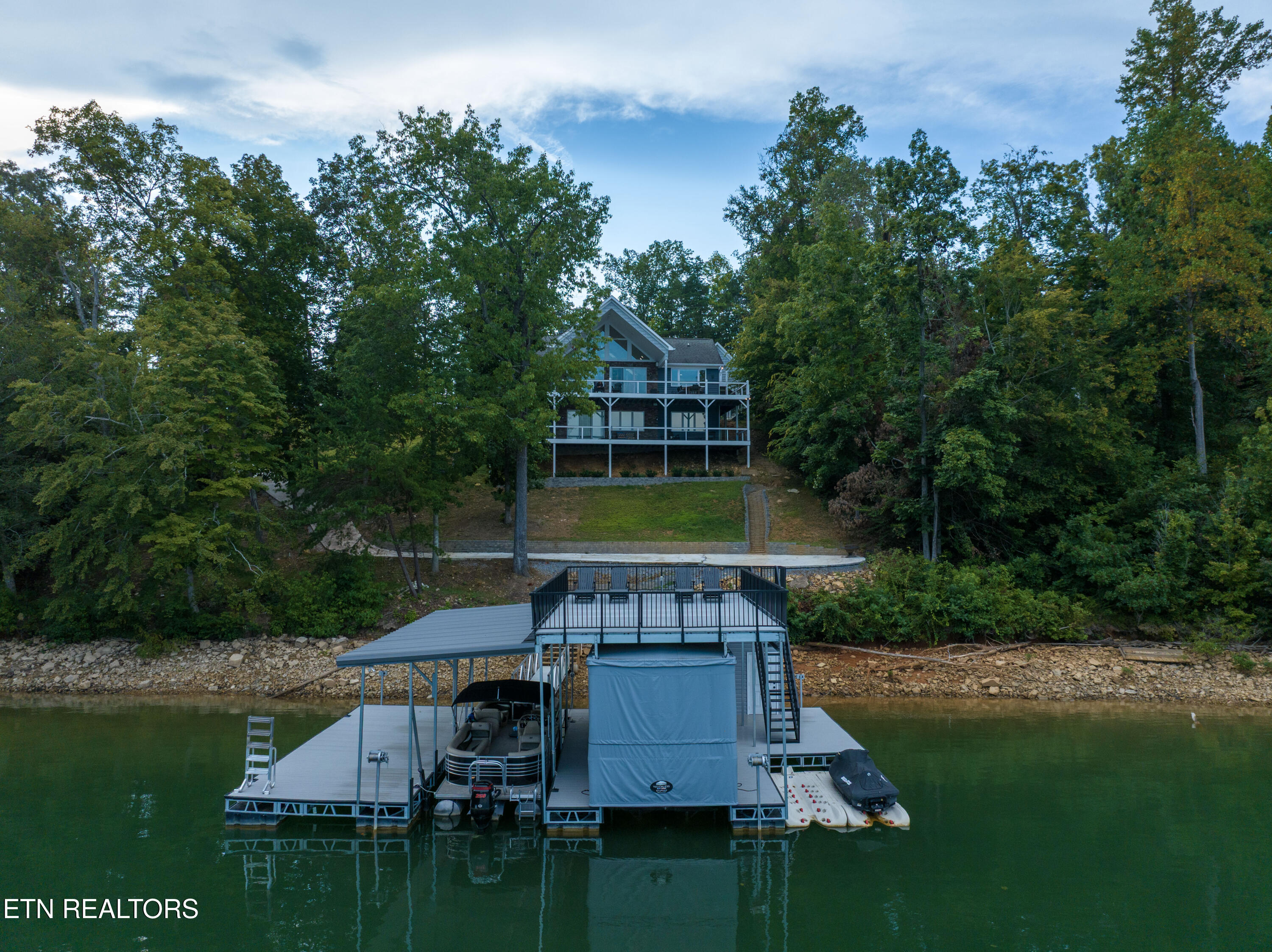 1401 Lakeview Drive
