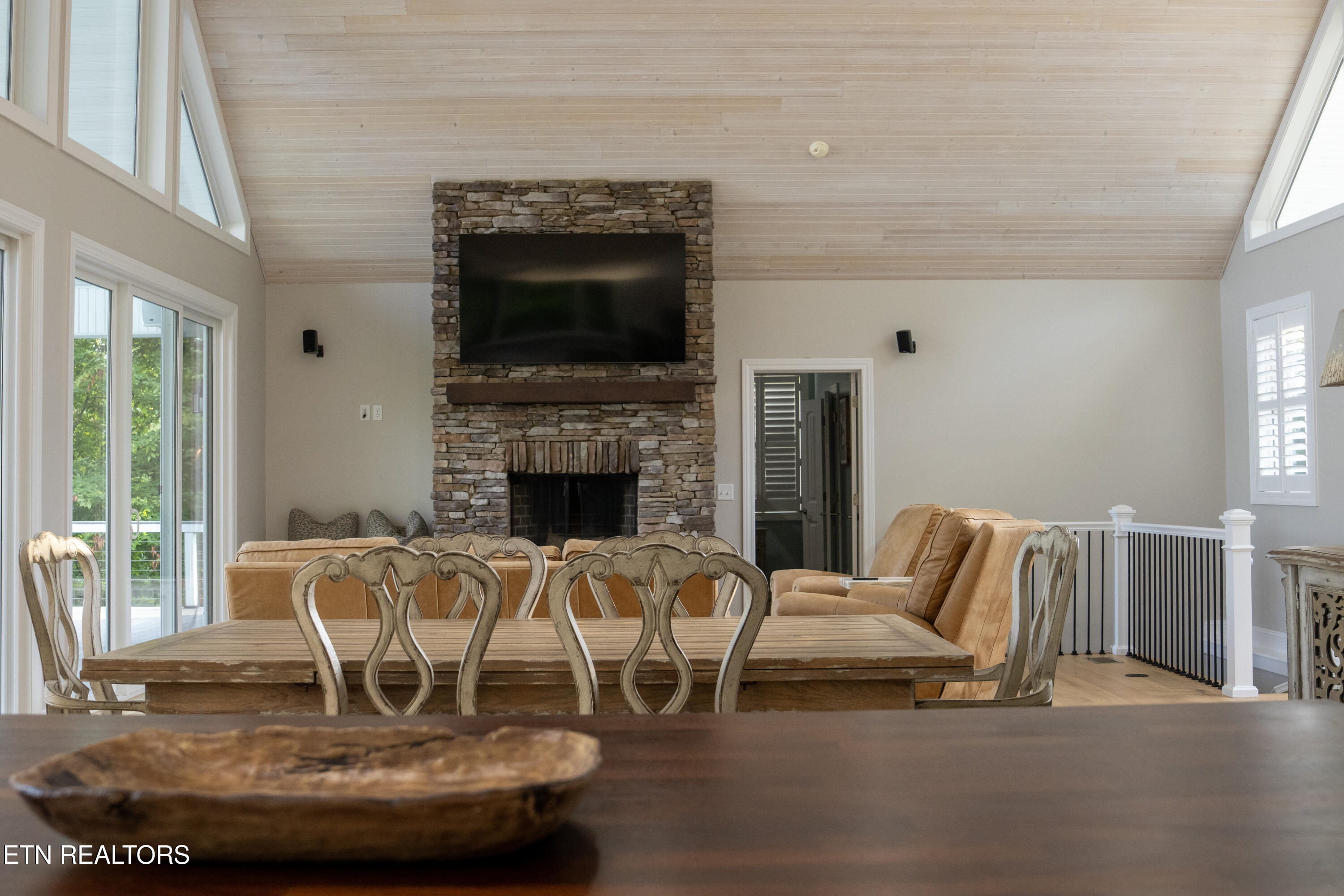 1401 Lakeview Drive