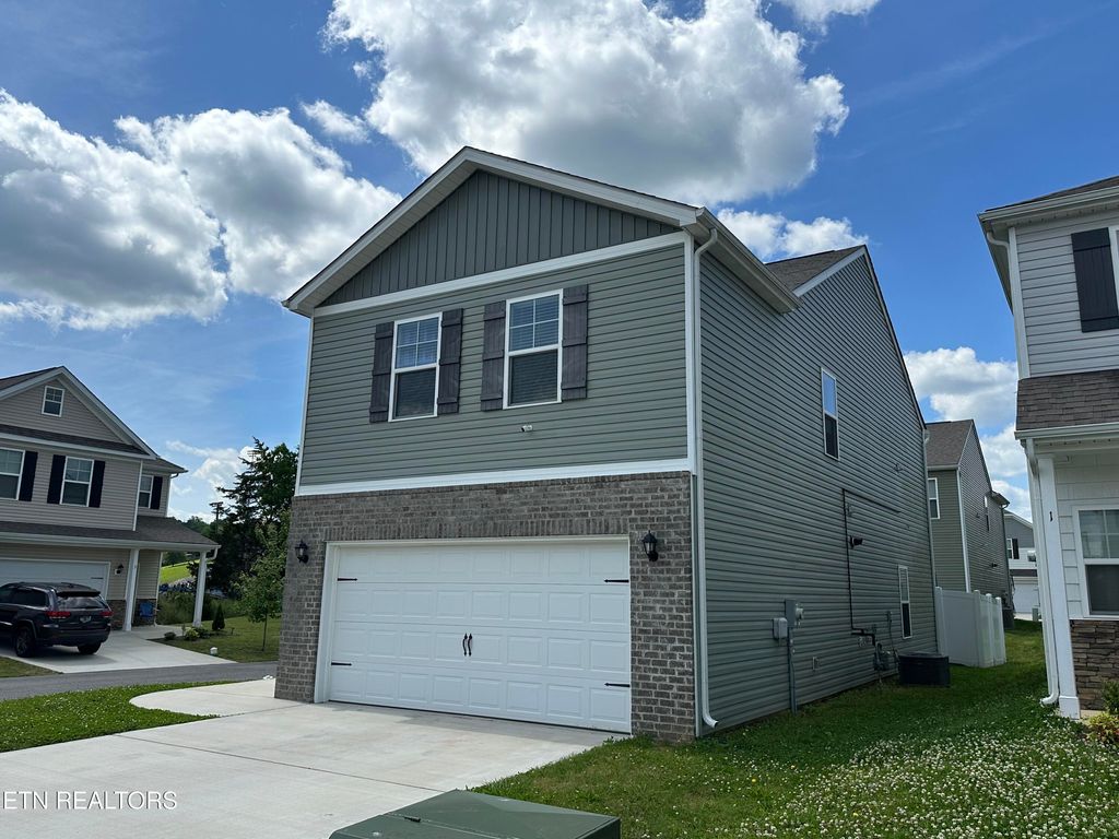 Photo of 2 Chestnut Court, Clinton, TN 37716 (MLS # 1299185)