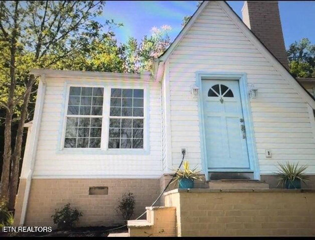 Photo of 739 W Main St, Sevierville, TN 37862 (MLS # 1323509)