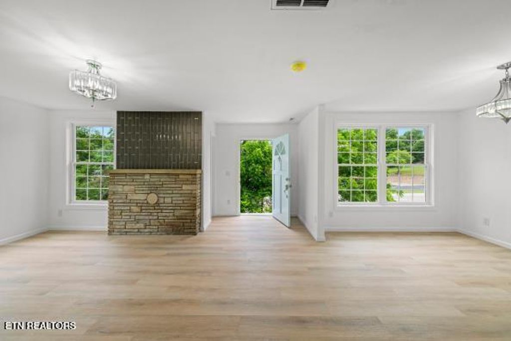 Photo of 739 W Main St, Sevierville, TN 37862 (MLS # 1323509)