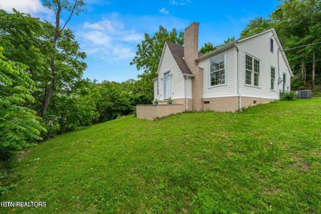 Photo of 739 W Main St, Sevierville, TN 37862 (MLS # 1323509)