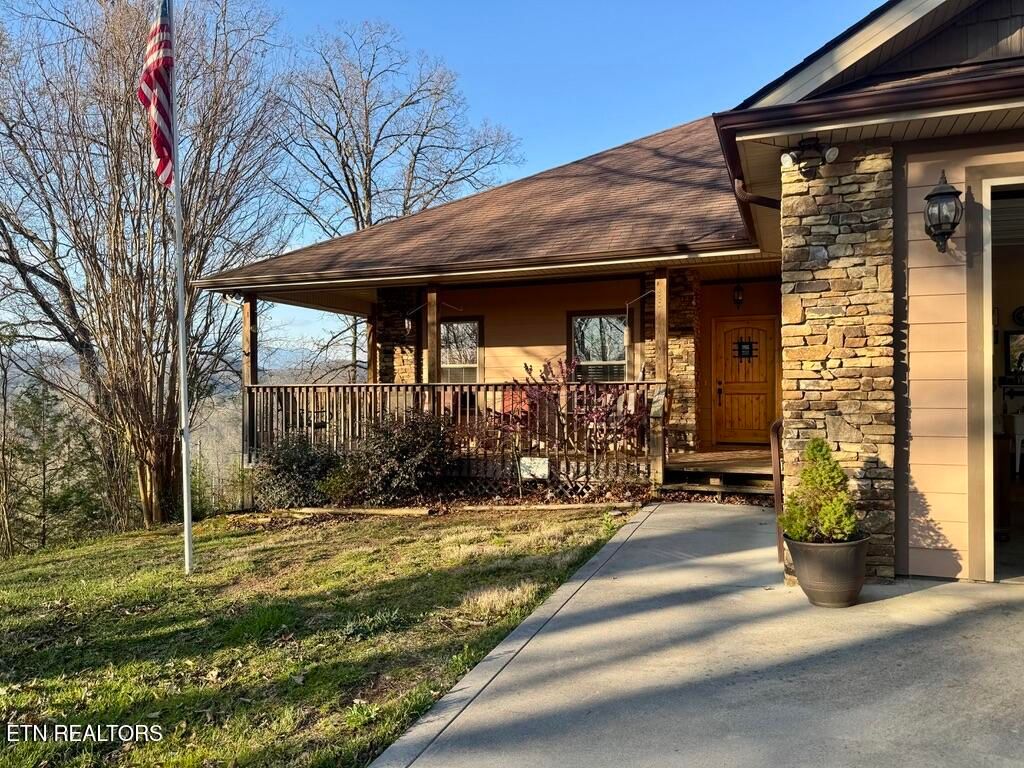 Photo of 1033 Shell Mountain Rd, Sevierville, TN 37876 (MLS # 1296185)