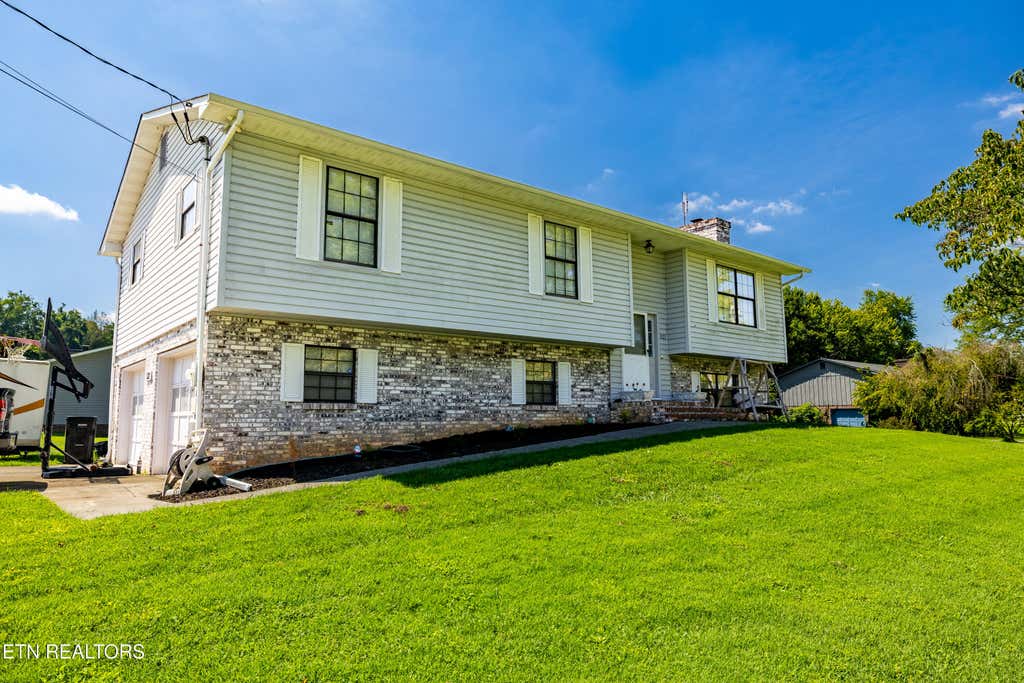 Photo of 521 Deerfield Circle, Maryville, TN 37804 (MLS # 1352700)