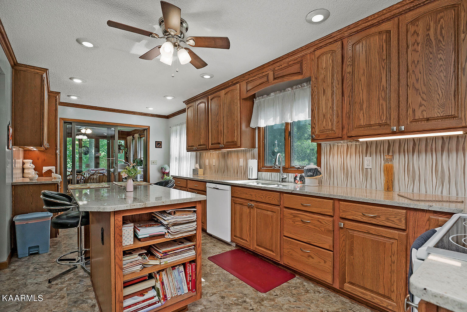 Photo 15 of 28 of 221 Pomeroy Drive house