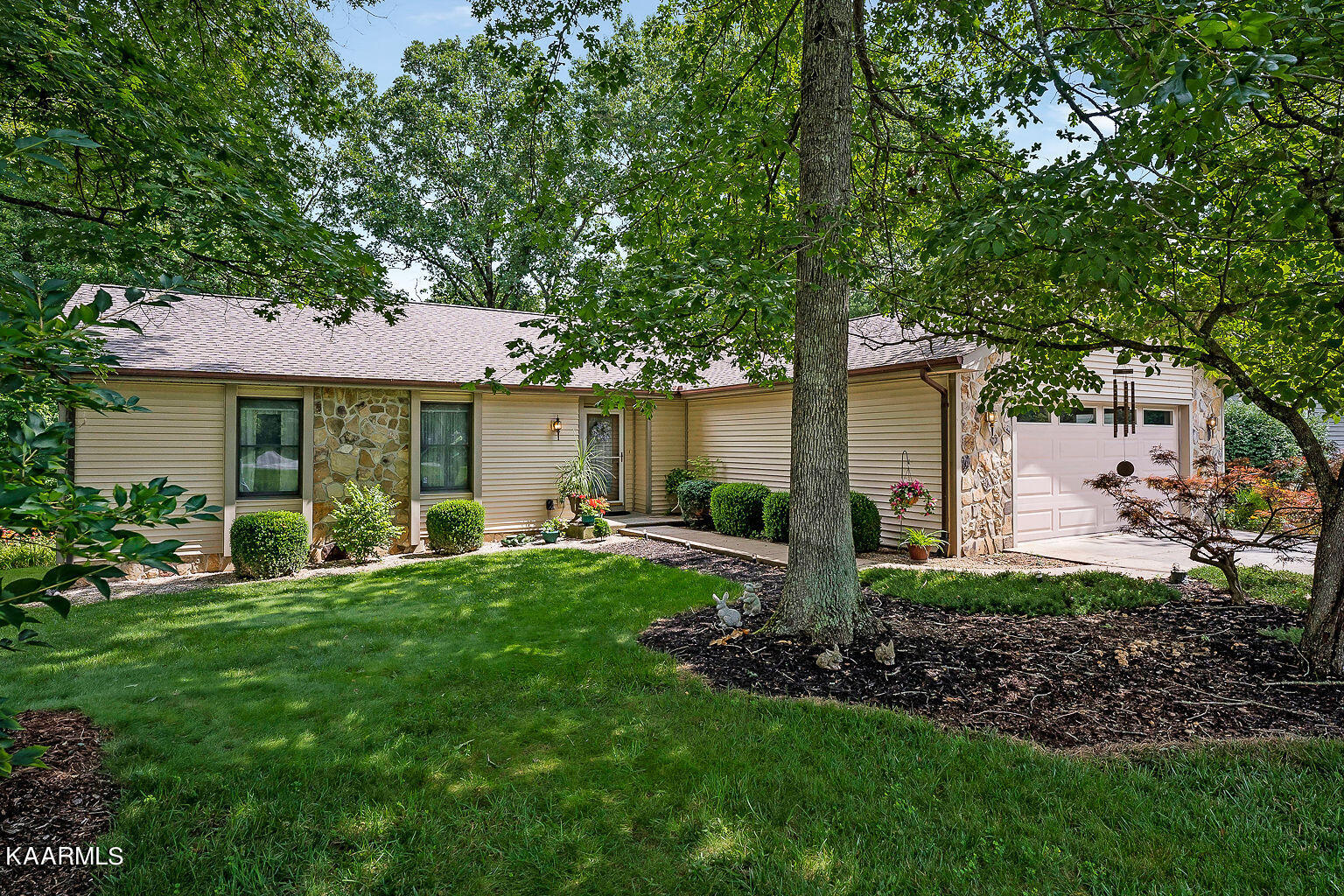 Photo 2 of 28 of 221 Pomeroy Drive house
