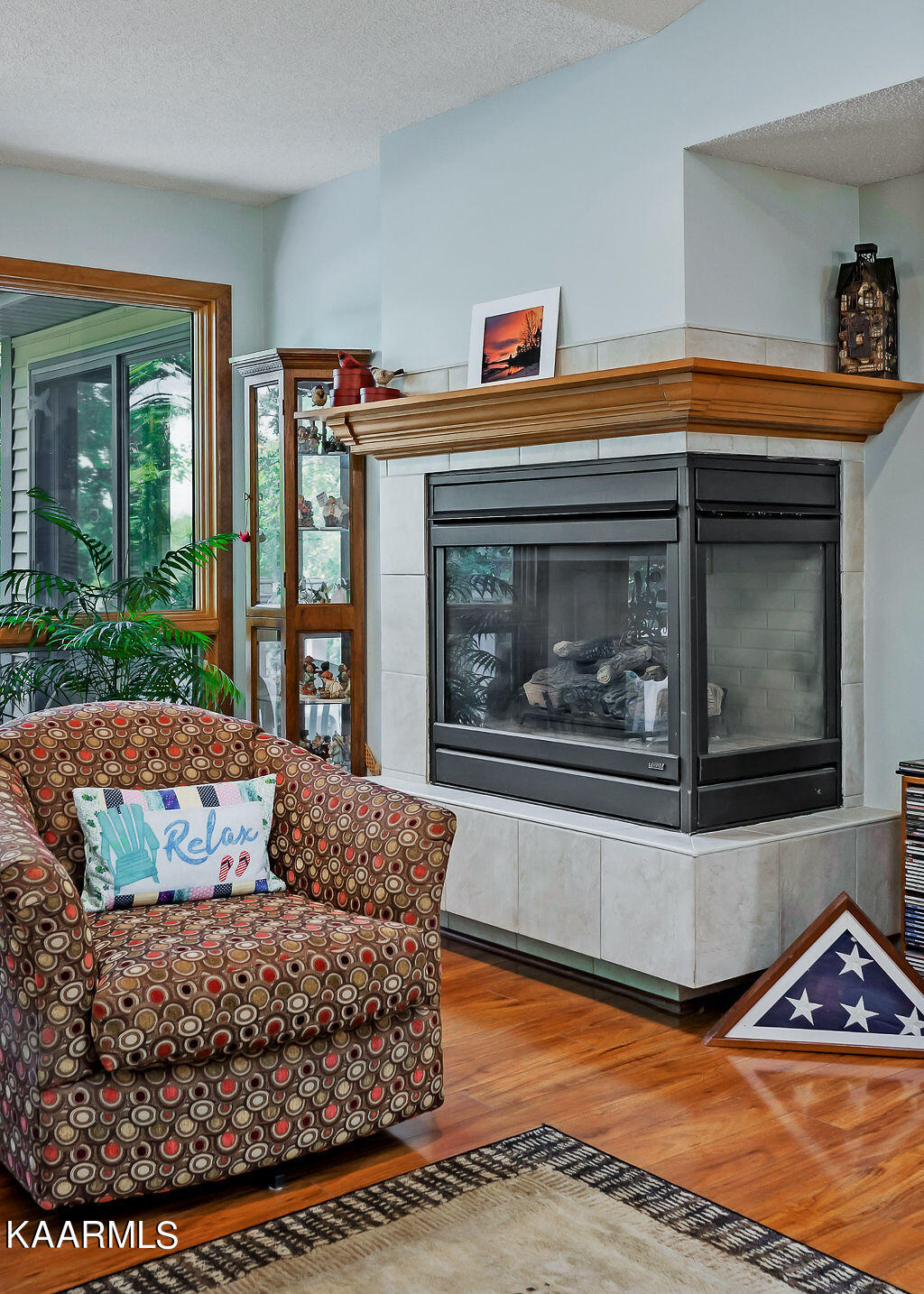 Photo 9 of 28 of 221 Pomeroy Drive house