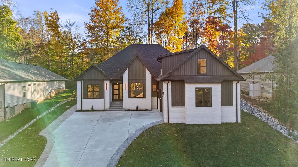 Photo of 176 Saligugi Way, Loudon, TN 37774 (MLS # 1321173)