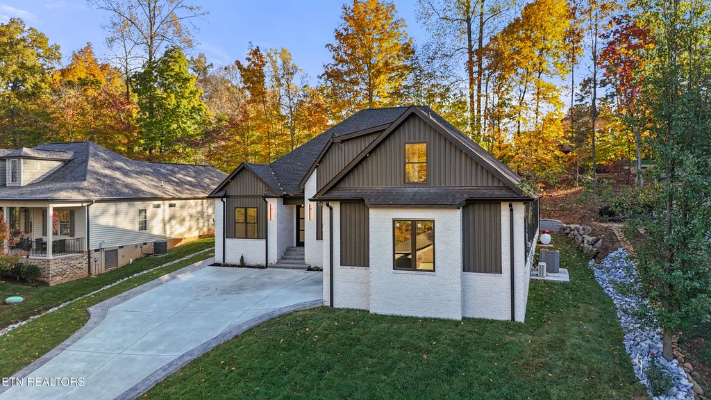 Photo of 176 Saligugi Way, Loudon, TN 37774 (MLS # 1321173)