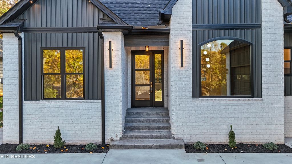 Photo of 176 Saligugi Way, Loudon, TN 37774 (MLS # 1321173)