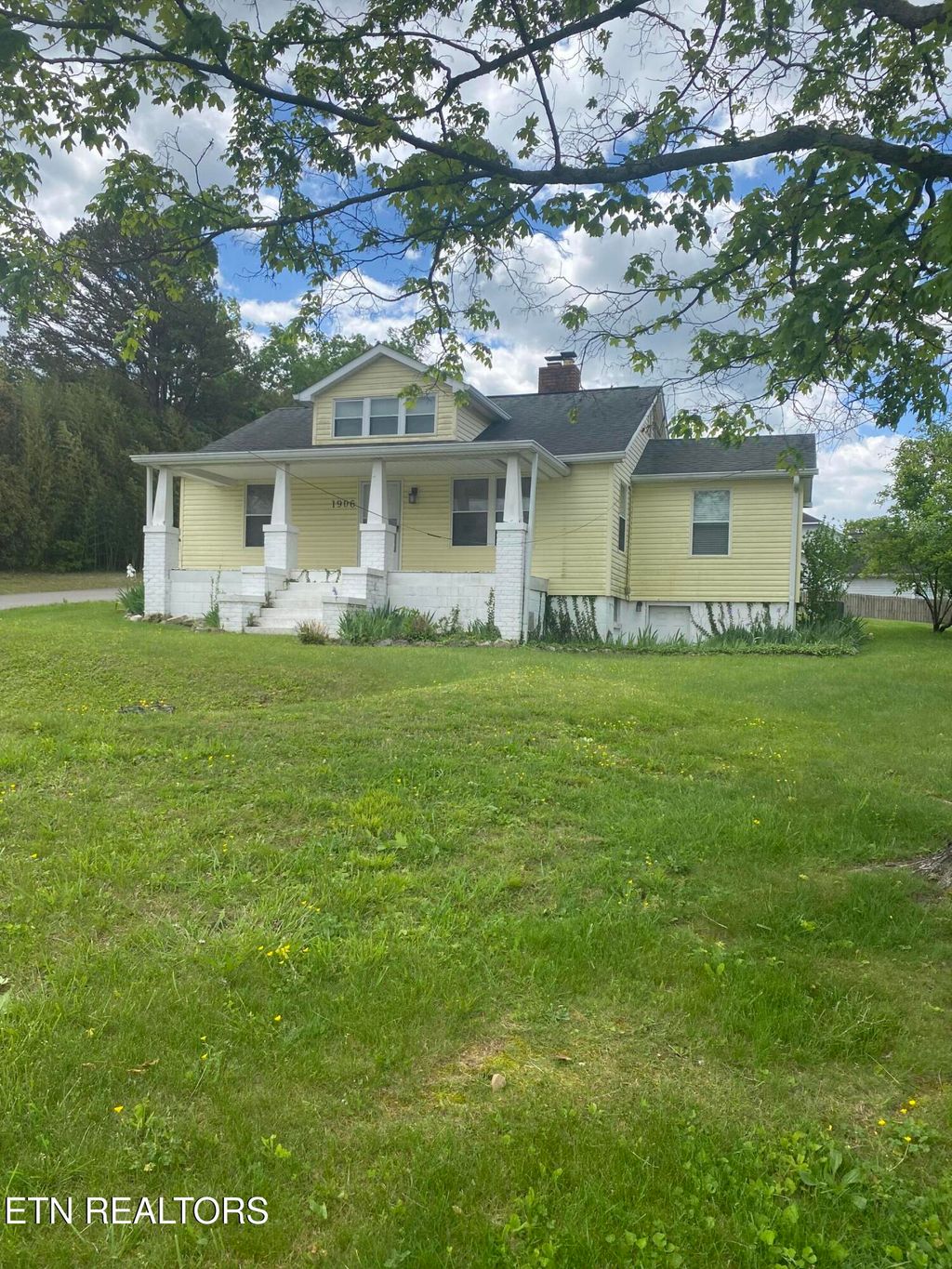 Photo of 1906 W Lamar Alexander Pkwy, Maryville, TN 37801 (MLS # 1336979)