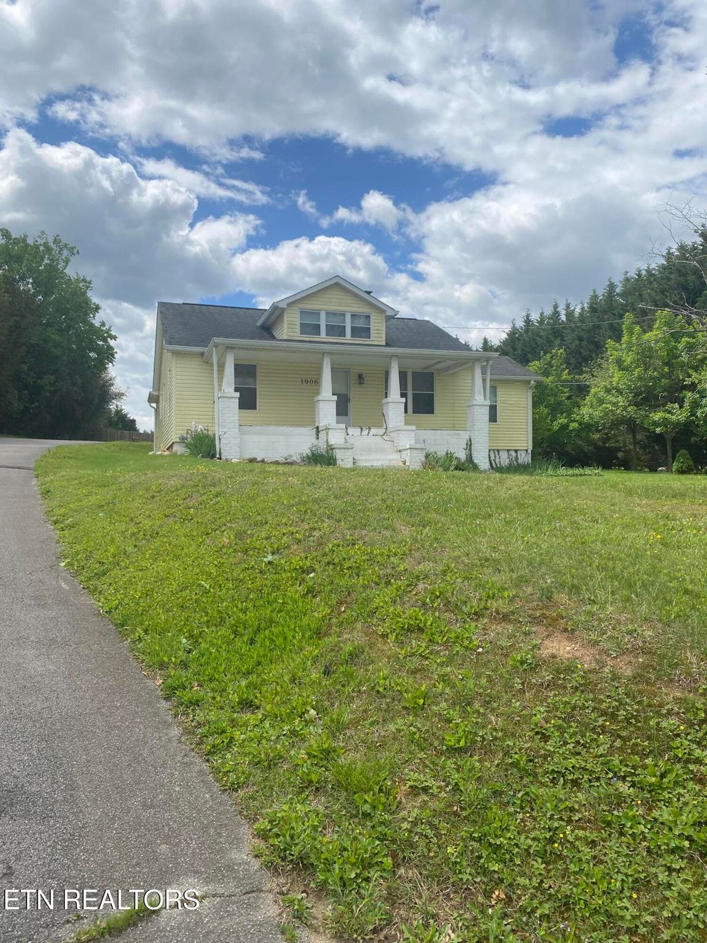 Photo of 1906 W Lamar Alexander Pkwy, Maryville, TN 37801 (MLS # 1336979)