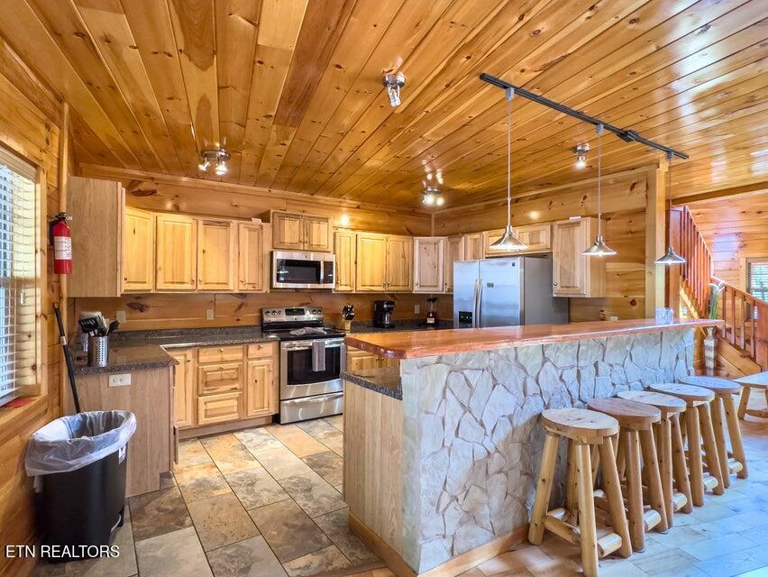 2205 Meredith Way