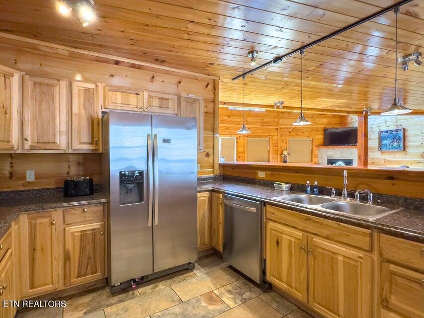2205 Meredith Way