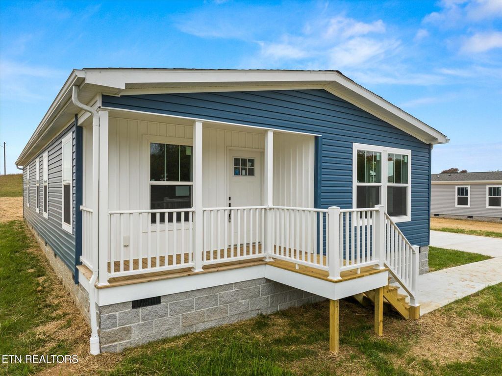 Photo of 165 Dode St St, Sweetwater, TN 37874 (MLS # 1299701)