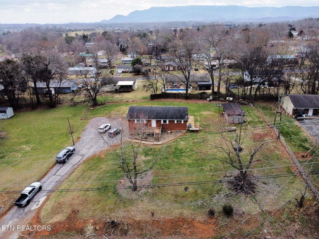 Photo of 611 Maryville Hwy, Seymour, TN 37865 (MLS # 1292145)