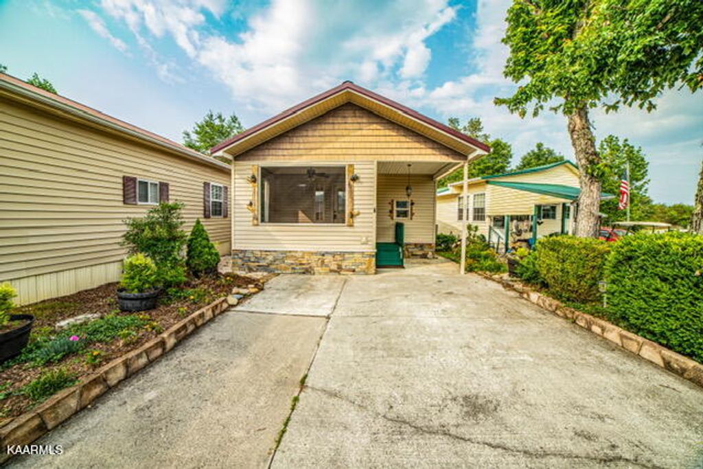 Photo of 443 Mountain Thrush Drive, Townsend, TN 37882 (MLS # 1228565)