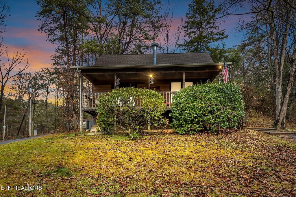 Photo of 3042 Crestview Court, Sevierville, TN 37862 (MLS # 1322857)