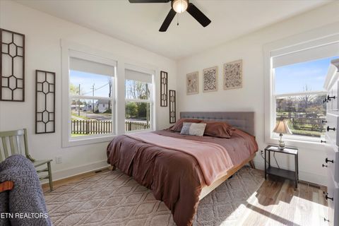 Tiny photo for 2301 E 5Th Ave, Knoxville, TN 37917 (MLS # 1334157)