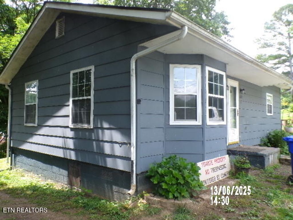 Photo of 1639 Old Roane St St, Harriman, TN 37748 (MLS # 1309384)