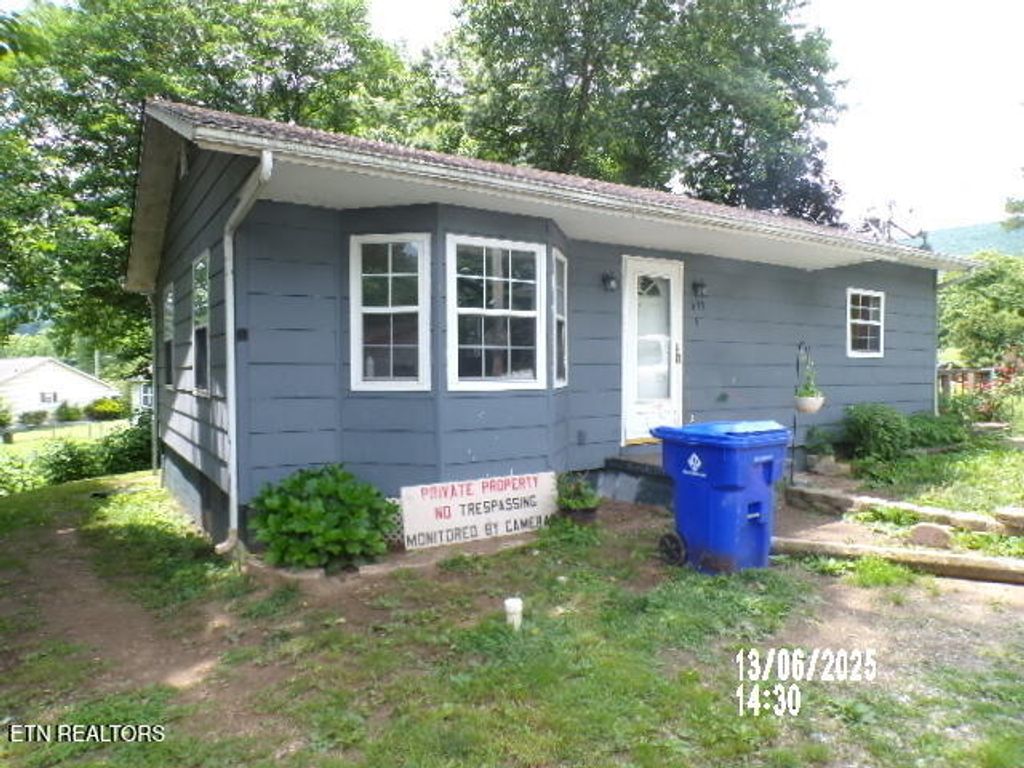Photo of 1639 Old Roane St St, Harriman, TN 37748 (MLS # 1309384)
