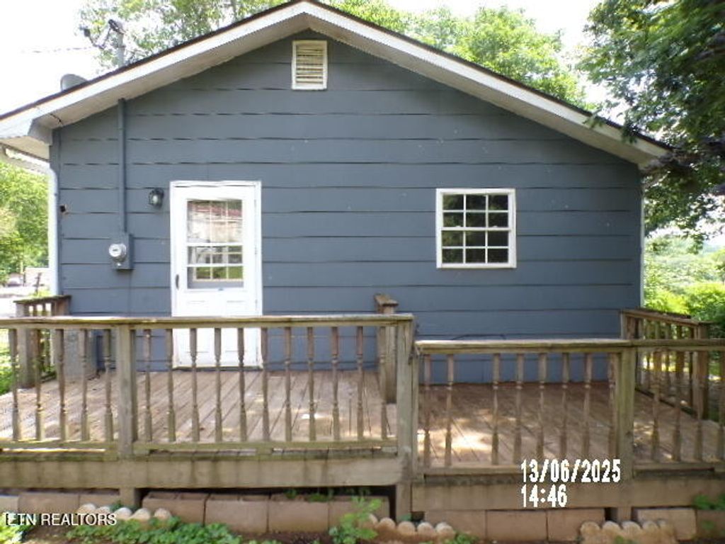 Photo of 1639 Old Roane St St, Harriman, TN 37748 (MLS # 1309384)