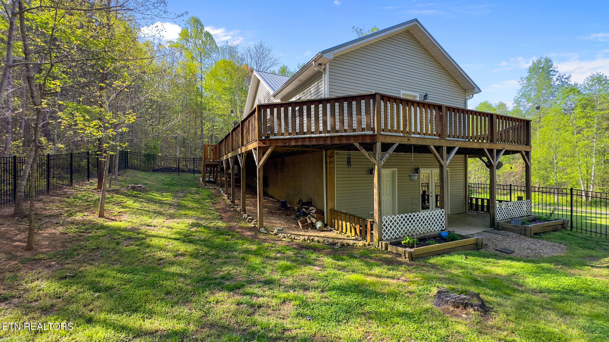3851 Mistletoe Loop