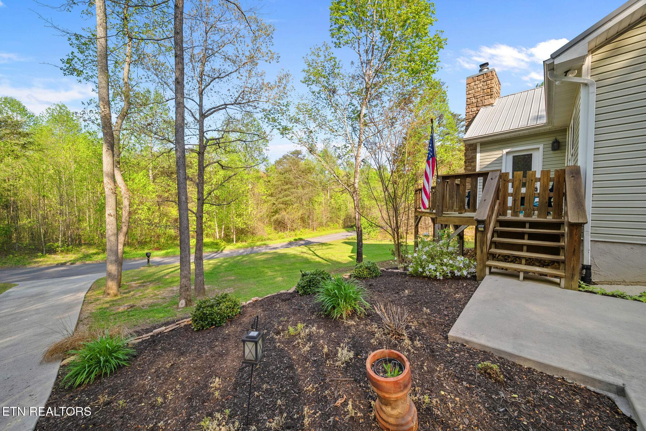 3851 Mistletoe Loop