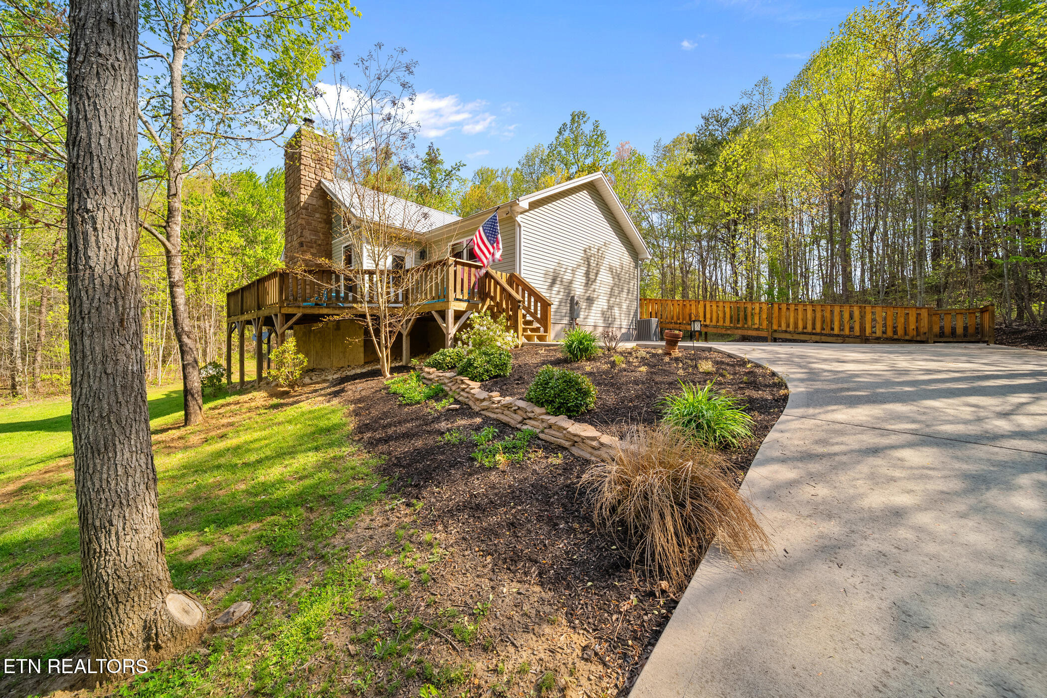 3851 Mistletoe Loop