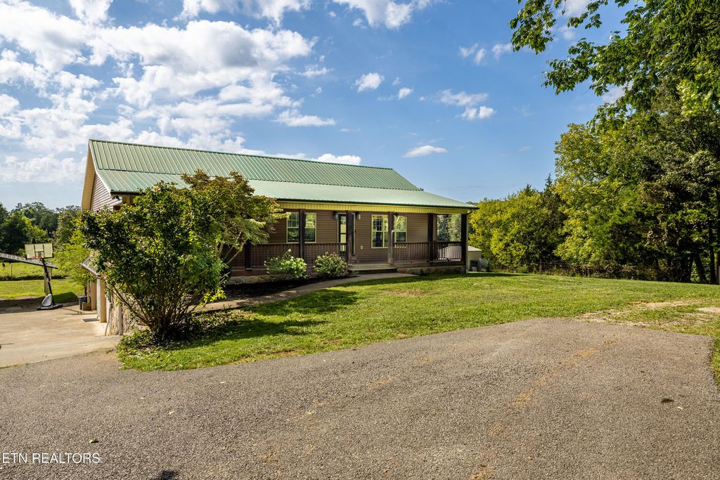 Photo of 3506 Fox Creek Rd, Louisville, TN 37777 (MLS # 1314883)