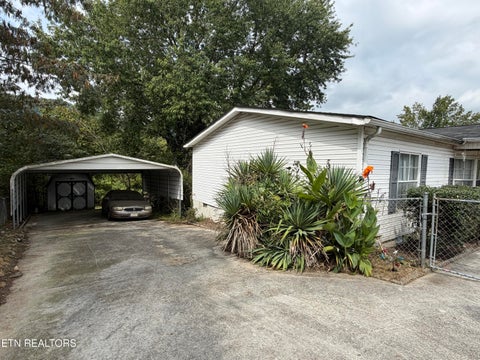 Tiny photo for 205 Hillcrest Ave, Rocky Top, TN 37769 (MLS # 1357496)
