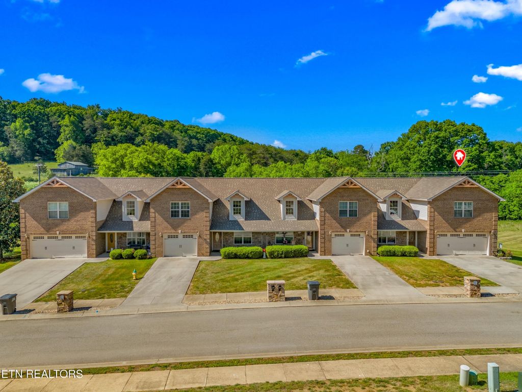 Photo of 3007 Villas Creekside Drive, Dandridge, TN 37725 (MLS # 1342066)