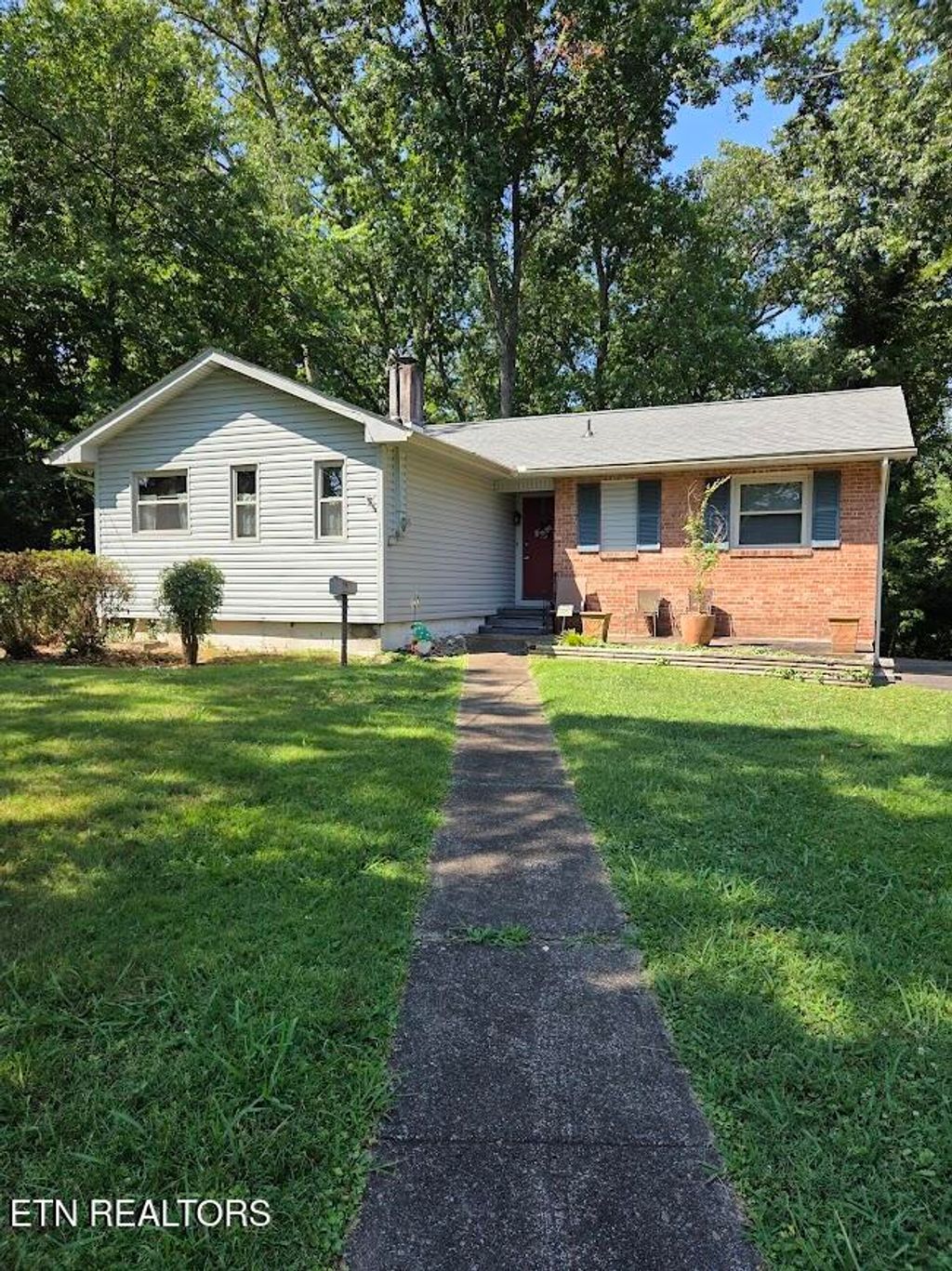Photo of 110 Kingsley Rd, Oak Ridge, TN 37830 (MLS # 1313134)