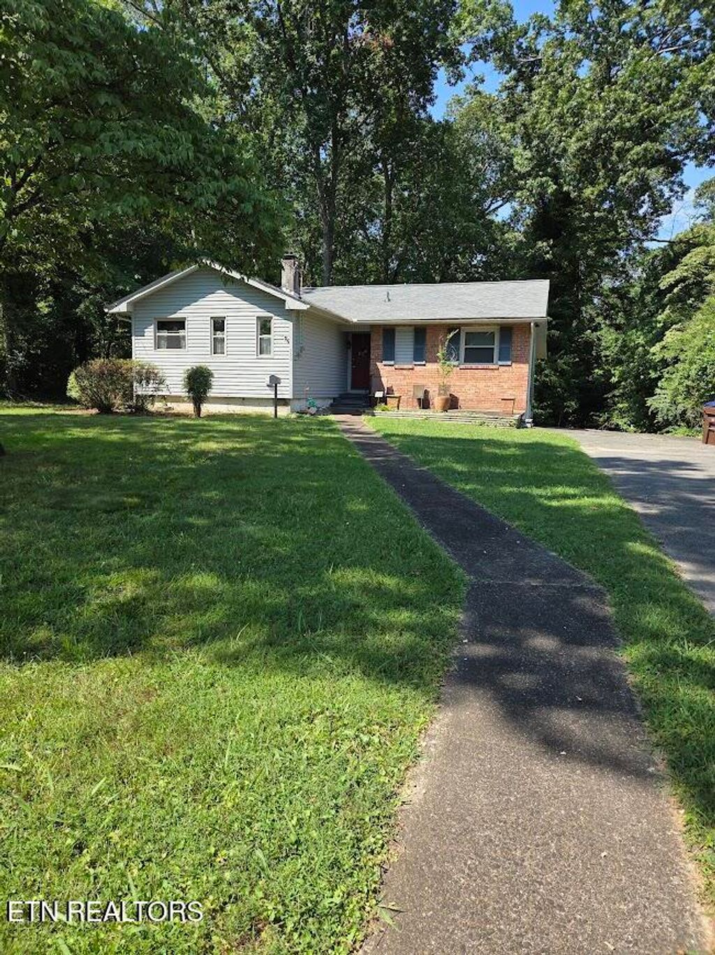 Photo of 110 Kingsley Rd, Oak Ridge, TN 37830 (MLS # 1313134)
