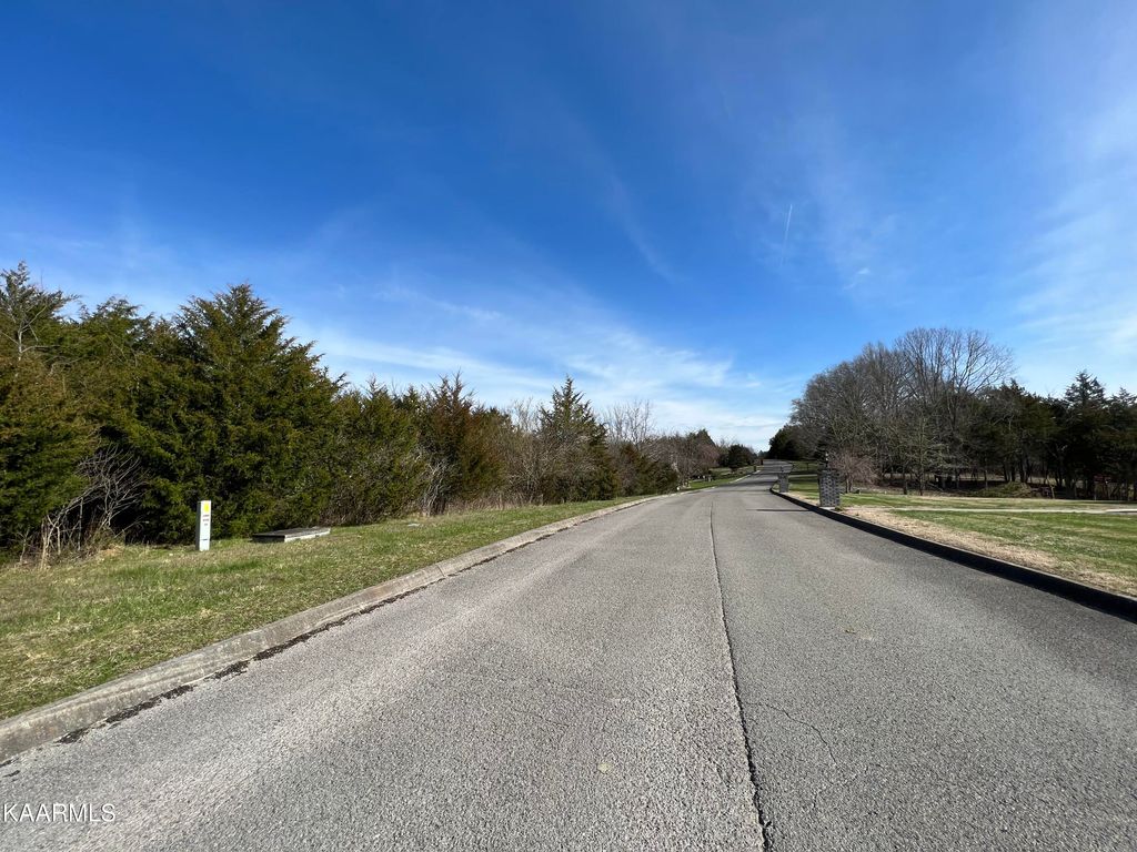 Photo of 486 Woodlake Blvd, Tazewell, TN 37879 (MLS # 1220256)