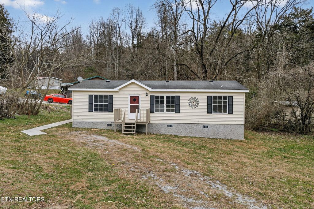 Photo of 102 Big Springs Lane, Jacksboro, TN 37757 (MLS # 1326978)