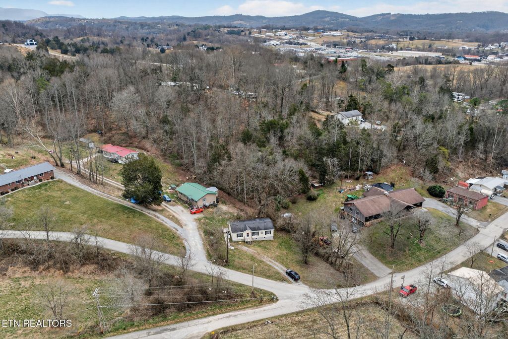 Photo of 102 Big Springs Lane, Jacksboro, TN 37757 (MLS # 1326978)