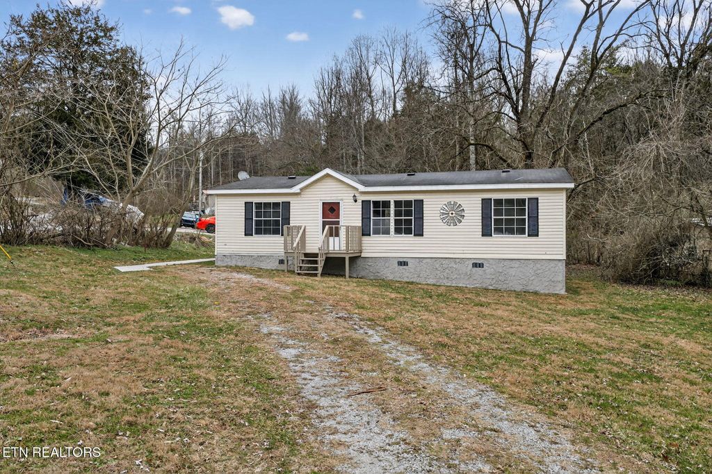 Photo of 102 Big Springs Lane, Jacksboro, TN 37757 (MLS # 1326978)