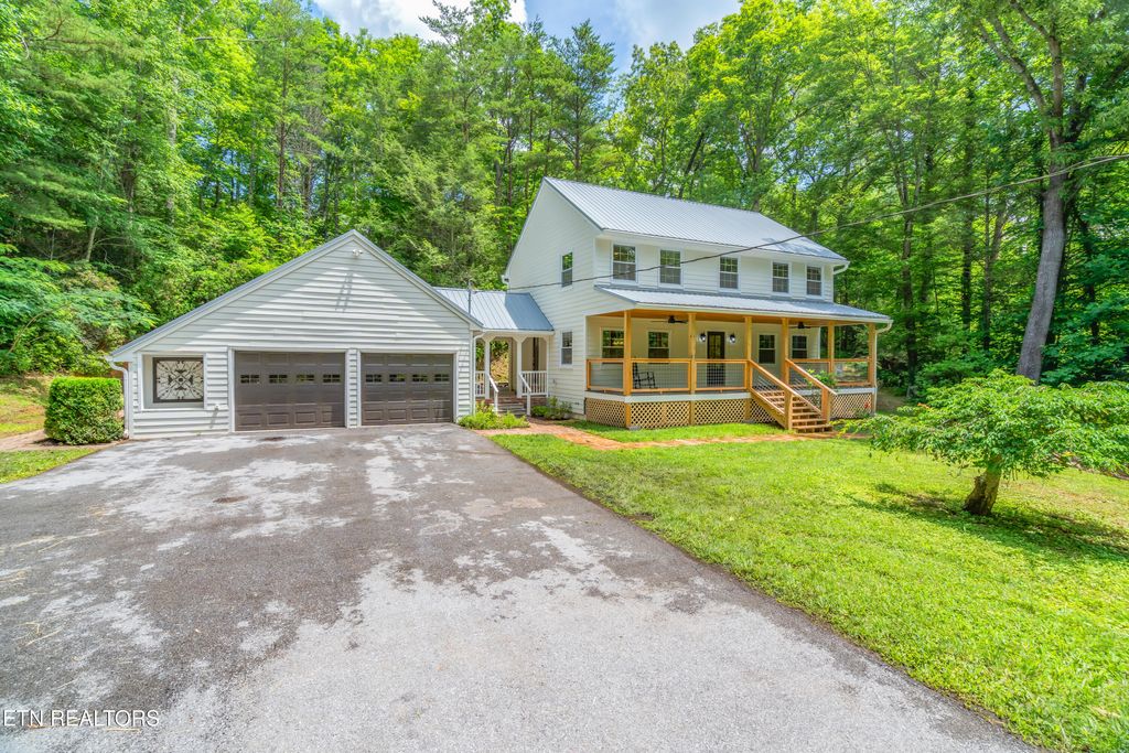 Photo of 706 Skyline Drive, Gatlinburg, TN 37738 (MLS # 1306733)