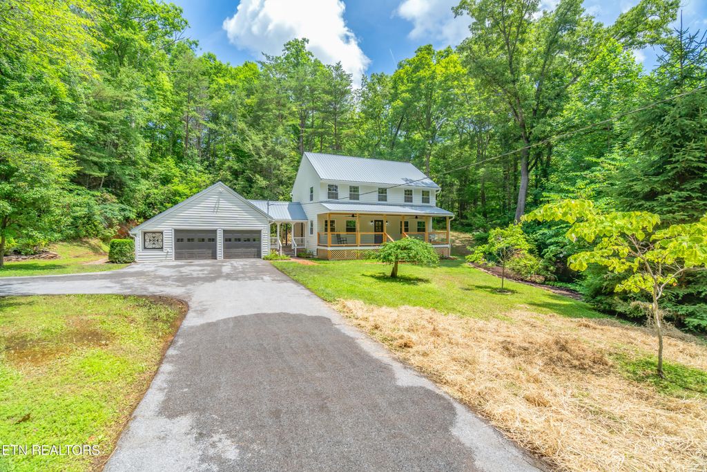 Photo of 706 Skyline Drive, Gatlinburg, TN 37738 (MLS # 1306733)