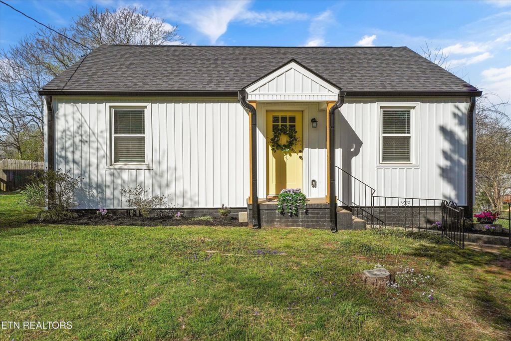 Photo of 3501 Feathers St, Knoxville, TN 37920 (MLS # 1332735)