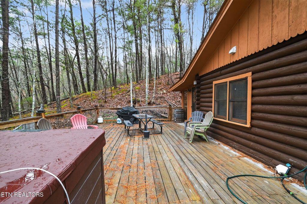 Photo of 1209 Honeysuckle Lane, Sevierville, TN 37876 (MLS # 1323591)