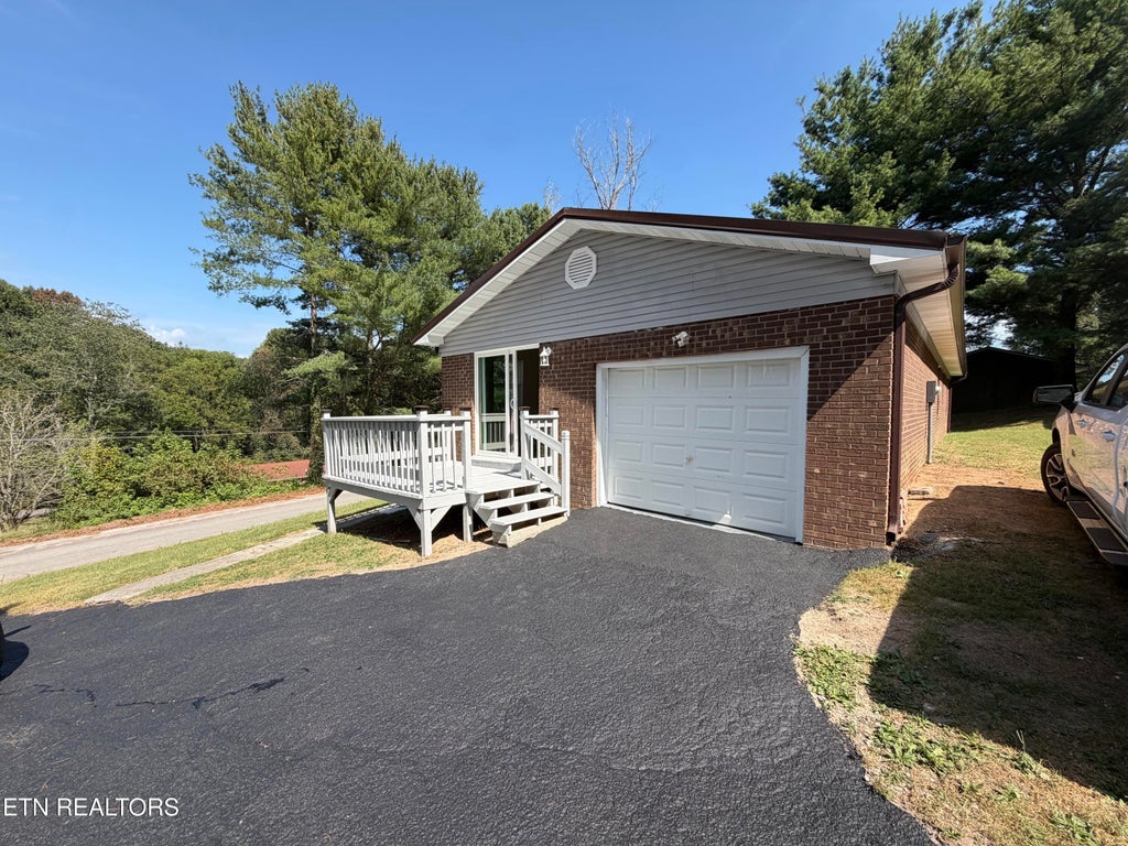 Photo of 157 Neely Drive, Tazewell, TN 37879 (MLS # 1355211)