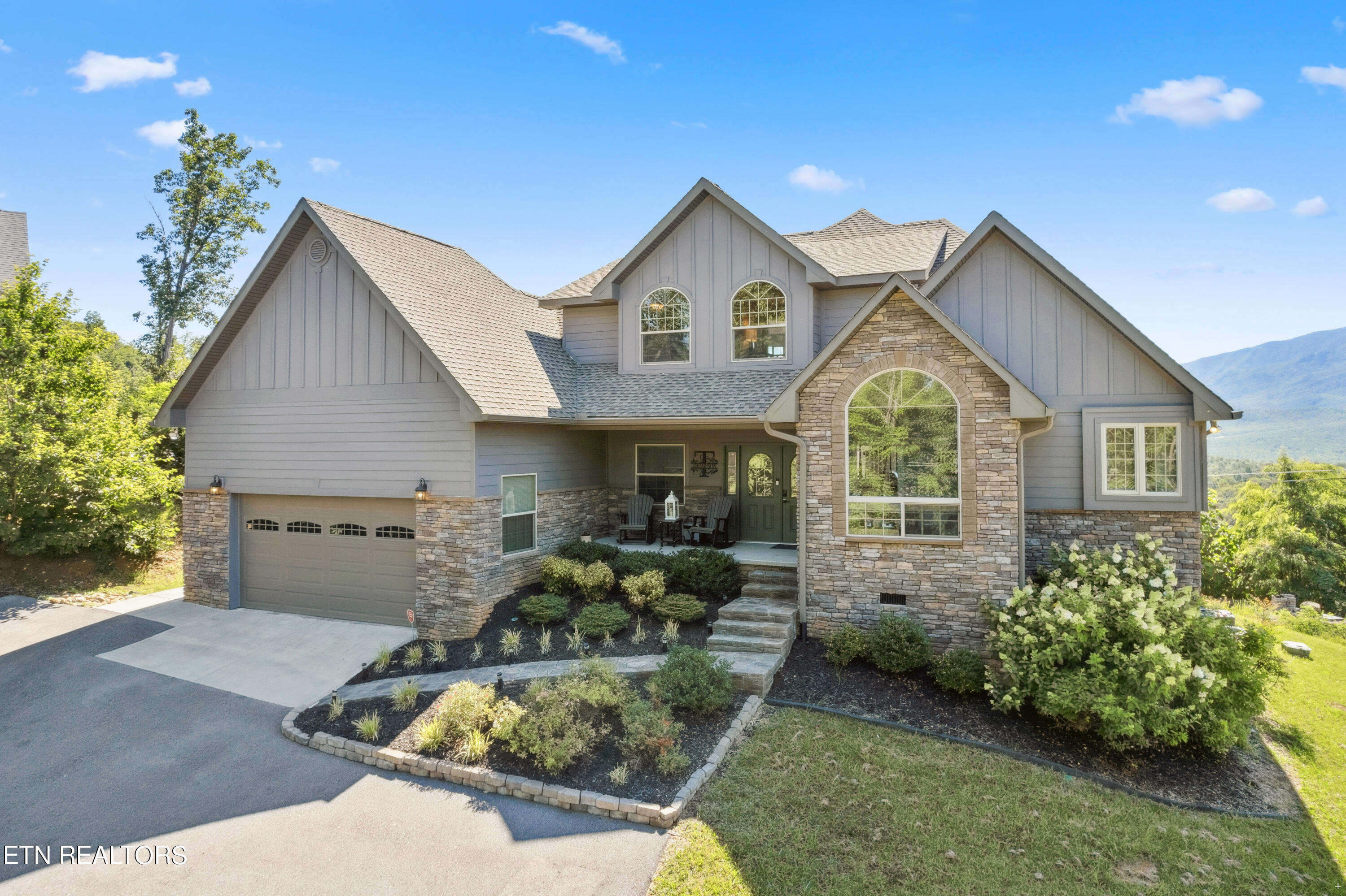 904 Pine Cone Way