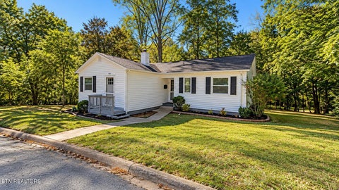 Photo of 205 W Fairview Rd, Oak Ridge, TN 37830 (MLS # 1356100)