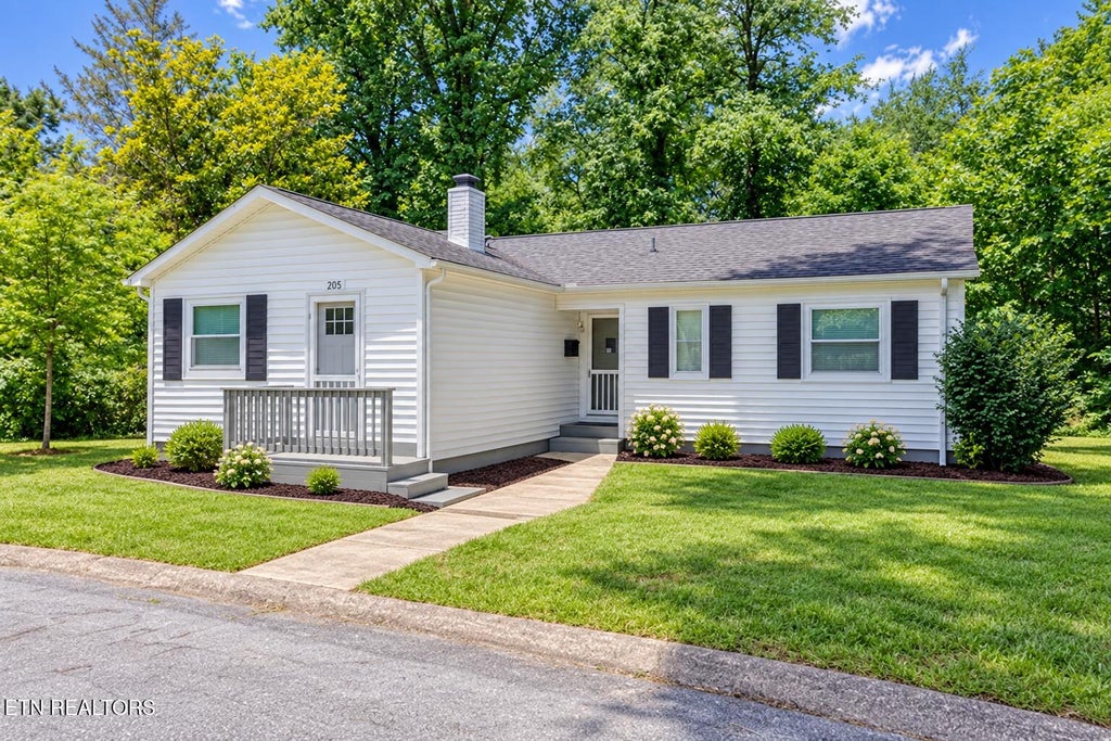 Photo of 205 W Fairview Rd, Oak Ridge, TN 37830 (MLS # 1356100)