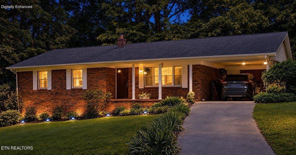 Photo of 129 Jefferson St, Harrogate, TN 37752 (MLS # 1344758)